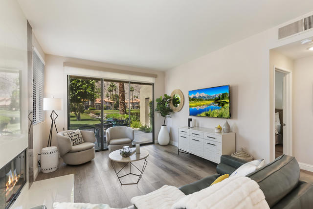 55459 Tanglewood, La Quinta CA: https://media.crmls.org/mediaz/93764cf5-6703-4dd7-ad77-23118dd6bc63.jpg