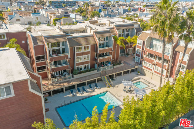 4350 Via Dolce, Marina del Rey CA: https://media.crmls.org/mediaz/93766dfa-a122-4cb2-9188-d759c95ea5bd.jpg
