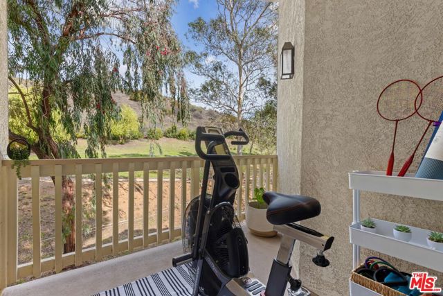 5837 Oak Bend Lane, Oak Park CA: https://media.crmls.org/mediaz/9376f0f2-0843-4bc4-9e80-4908499e970c.jpg