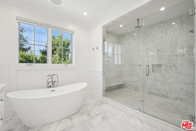 813 N Spaulding Avenue, Los Angeles CA: https://media.crmls.org/mediaz/9376ff1e-9c18-45af-b97c-ce02045f5052.jpg
