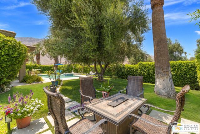450 E Bogert Trail, Palm Springs CA: https://media.crmls.org/mediaz/9378044e-cd60-452e-8849-70bc7debb862.jpg