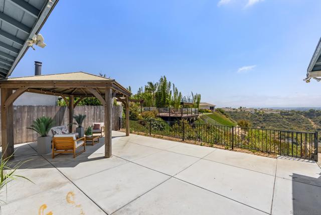 2122 March Pl, San Diego CA: https://media.crmls.org/mediaz/93781811-4f77-41e3-bf51-fa73a0b72ee3.jpg
