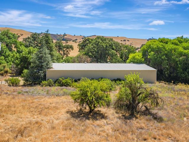 29711 Airline Highway, Paicines CA: https://media.crmls.org/mediaz/93789c6a-4e40-4c87-9cb4-bb12e4220f6e.jpg