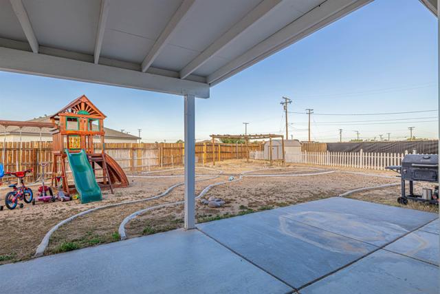 21540 Ives Dr, California City CA: https://media.crmls.org/mediaz/9378f78b-e5e9-4f51-962d-2d5cf3b548f4.jpg