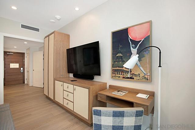 1500 Orange Ave, Coronado CA: https://media.crmls.org/mediaz/93794e4a-40df-4131-82b9-53835bc9438f.jpg