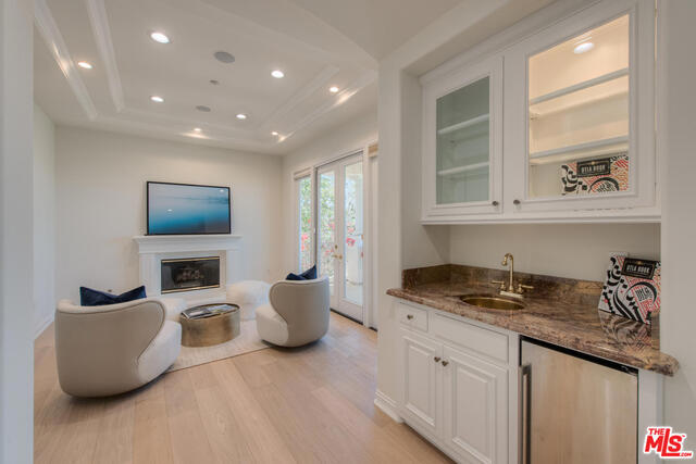 3791 WINFORD Drive, Tarzana CA: https://media.crmls.org/mediaz/937985af-3461-4d9b-b85d-55fe89f2fe60.jpg