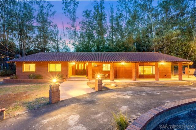11580 Manzanita Rd, Lakeside CA: https://media.crmls.org/mediaz/9379e545-0237-41f0-9852-87eb5e00660e.jpg