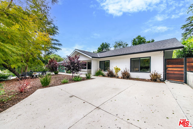 1865 El Monte Drive, Thousand Oaks CA: https://media.crmls.org/mediaz/937a54b4-1a55-489b-a81a-ede21c8b92df.jpg