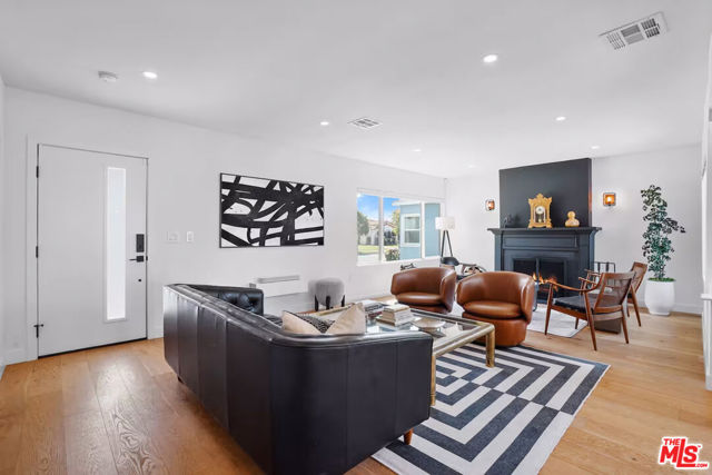 3625 Somerset Drive, Los Angeles CA: https://media.crmls.org/mediaz/937ac96f-4cb1-4813-abaf-9692e6bc7feb.jpg