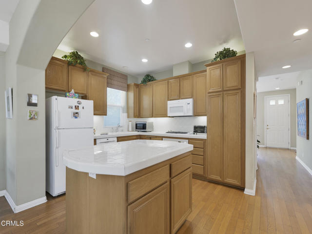 Detail Gallery Image 5 of 21 For 7101 Oso Ave #16,  Winnetka,  CA 91306 - 3 Beds | 3 Baths