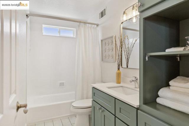 3308 Ahern CT, Richmond CA: https://media.crmls.org/mediaz/937bdb8c-2f12-427b-8528-0661a8776770.jpg