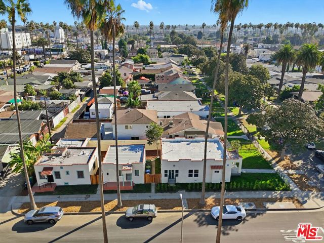 5200 S St Andrews Place, Los Angeles CA: https://media.crmls.org/mediaz/937c79d3-1c0d-4d13-9d83-7589bafab2d9.jpg