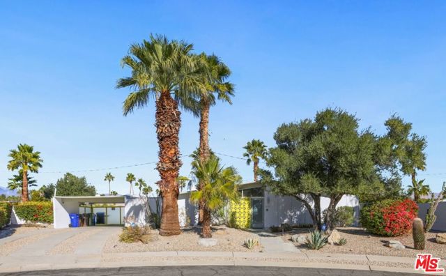 888 E Janet Circle, Palm Springs CA: https://media.crmls.org/mediaz/937cb944-8a9c-4144-bfaf-d1782714d836.jpg
