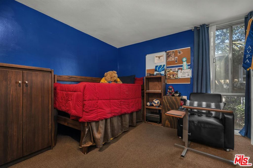 https://media.crmls.org/mediaz/937d50d8-8279-44ca-8d50-a6c2b81f3a7e.jpg?preset=X-Large