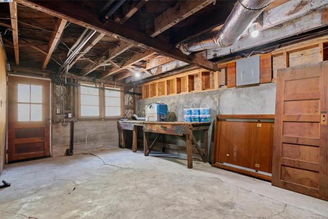 3476 Springhill Rd, Lafayette CA: https://media.crmls.org/mediaz/937d63dc-5d1a-4157-be05-ab440720d0b5.jpg