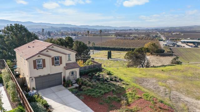 390 Tanoak Street, Hollister CA: https://media.crmls.org/mediaz/937d7baf-fb82-4f56-a3d2-b709dbcdd843.jpg