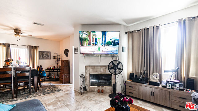16850 Via Lunado, Moreno Valley CA: https://media.crmls.org/mediaz/937d9b42-5176-4bed-b874-53016317d777.jpg