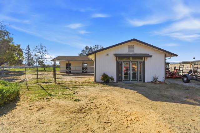 12101 Columbet Avenue, San Martin CA: https://media.crmls.org/mediaz/937e1baa-c4aa-4e9a-9c8b-0779f727307e.jpg