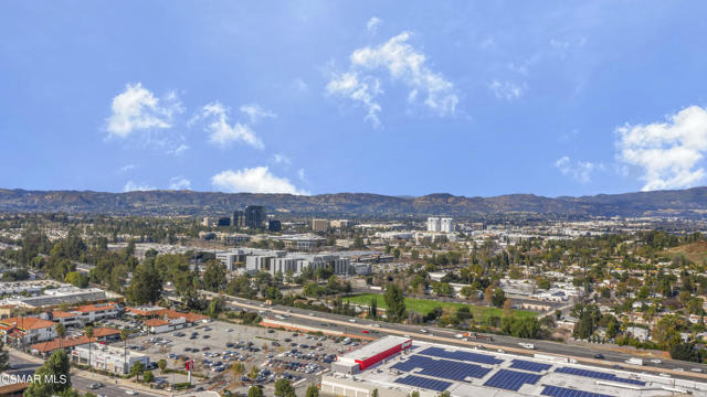 5200 Premiere Hills Circle, Woodland Hills CA: https://media.crmls.org/mediaz/937e3cb0-0213-46b2-93e3-42165982e4e9.jpg