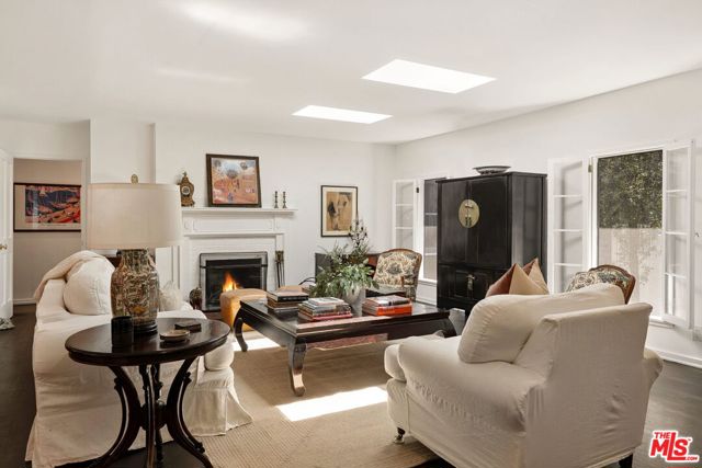9742 Saturn Street, Los Angeles CA: https://media.crmls.org/mediaz/937f1e9f-051c-45d3-9931-a571adc0c393.jpg