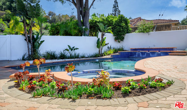 4311 Coquette Place, Tarzana CA: https://media.crmls.org/mediaz/937f49c7-0ce0-4783-af36-88dc0859a7f7.jpg