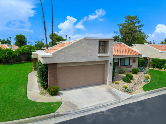 35983 Paseo Circulo E, Cathedral City CA: https://media.crmls.org/mediaz/937f9547-6ac0-4cd9-ab3b-e8650cba5bca.jpg