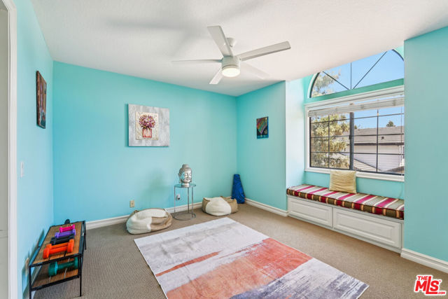 2084 Hopewell Court, Thousand Oaks CA: https://media.crmls.org/mediaz/937fe2ac-adfa-456f-93e2-2f315d087bb4.jpg