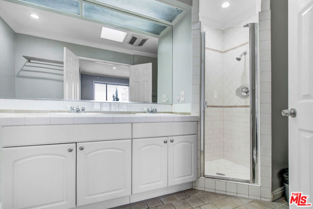 Image 10 of 16 For 831 Gretna Green Way 302