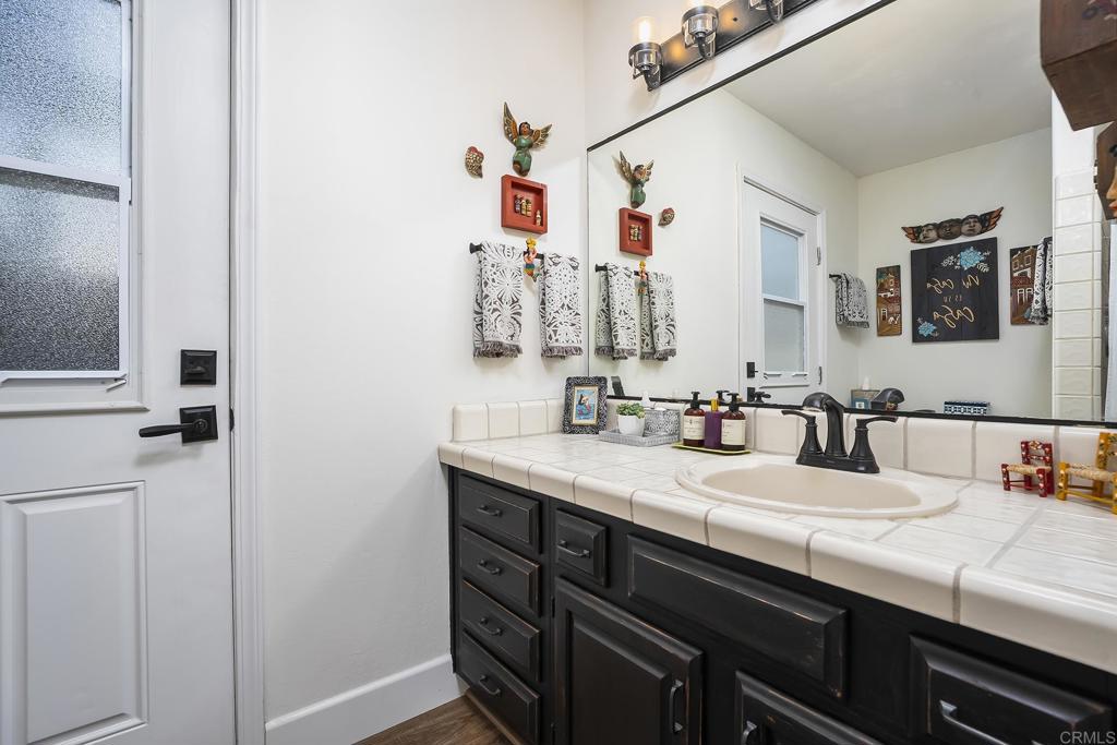 https://media.crmls.org/mediaz/9380f812-6386-4ab2-85bc-ce461cd1d41e.jpg?preset=X-Large