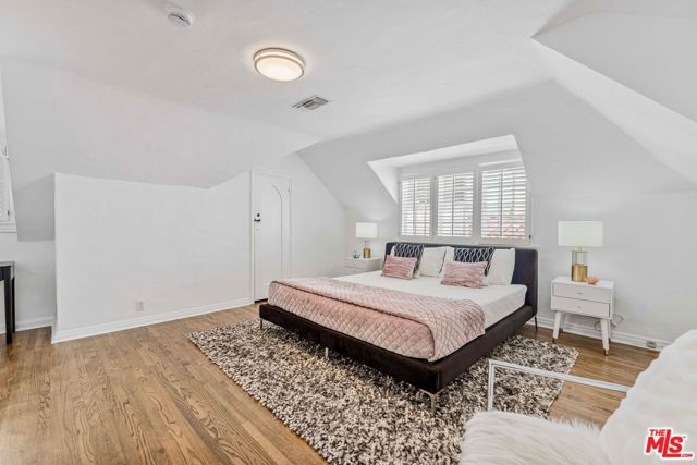 217 17th Street, Santa Monica CA: https://media.crmls.org/mediaz/93810c52-2944-43a8-bbc0-074673acfd2c.jpg
