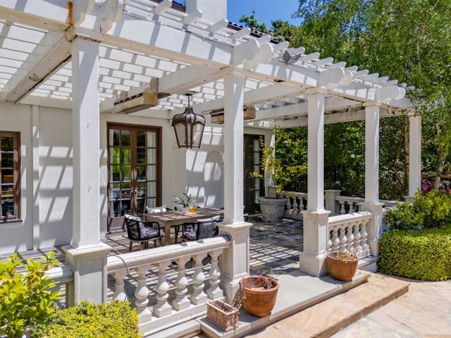 2181 Parkside Avenue, Hillsborough CA: https://media.crmls.org/mediaz/938150ae-5354-40cd-beff-4a5162fc8903.jpg