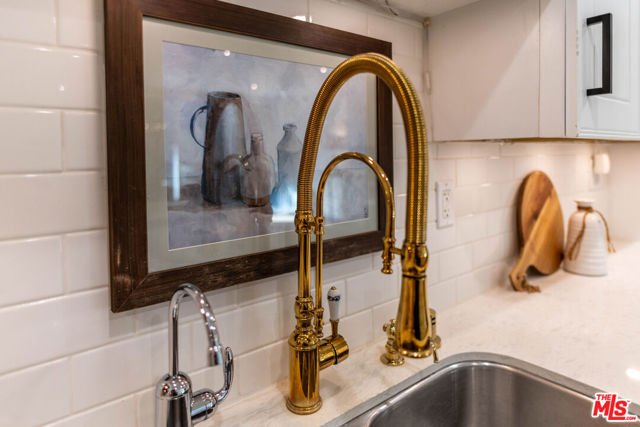 5901 Canterbury Drive, Culver City CA: https://media.crmls.org/mediaz/93815bd5-4ec0-4308-9a40-b283df6c099b.jpg