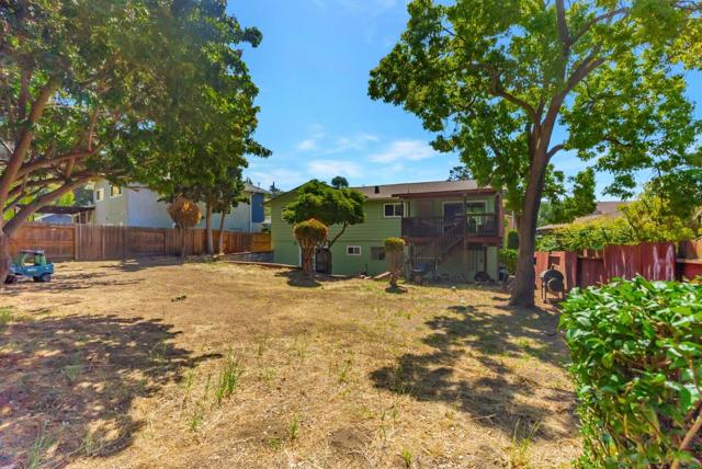 33 Woodcliff Court, Oakland CA: https://media.crmls.org/mediaz/93819d0f-8c51-4158-9982-51f8a6ed06fb.jpg