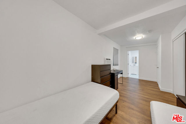 1286 W 39th Place, Los Angeles CA: https://media.crmls.org/mediaz/9381e02a-e385-4829-b5aa-f42c8241e009.jpg