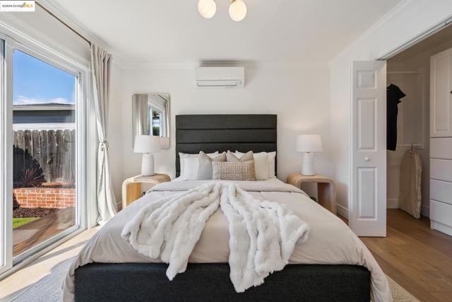 1642 10Th St, Berkeley CA: https://media.crmls.org/mediaz/93830775-151b-44b9-b9f4-8e295e0ffc22.jpg