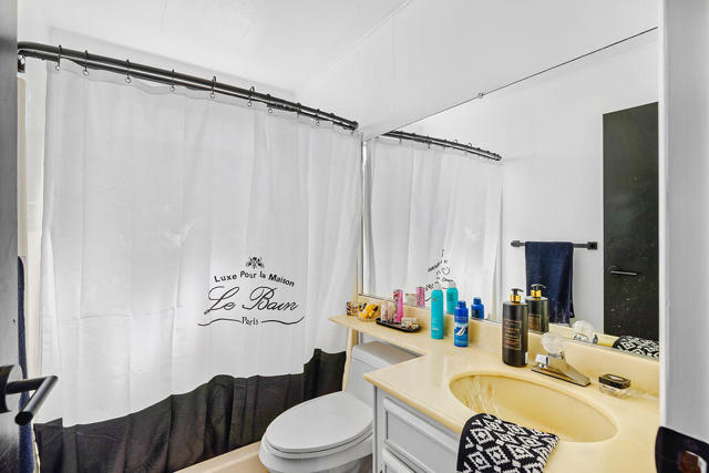 38250 Azalea Drive, Palm Desert CA: https://media.crmls.org/mediaz/9383590a-2eac-4133-adf6-29cd5a237aa6.jpg