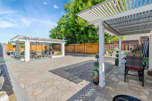 1700 Hemlock Court, Hollister CA: https://media.crmls.org/mediaz/938359ba-2fc7-42fb-8904-82e7555b5e3a.jpg