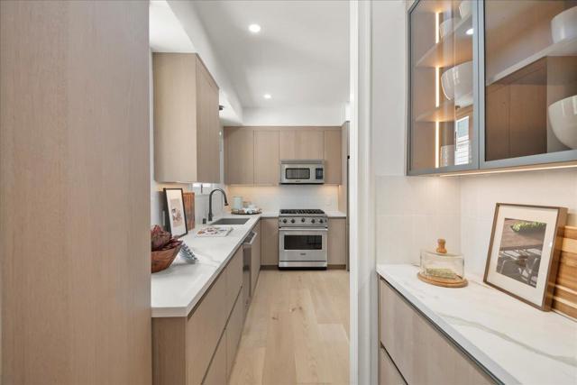 2865 Jackson Street, San Francisco CA: https://media.crmls.org/mediaz/93841f19-3061-42a9-87c6-32a6f4a20481.jpg