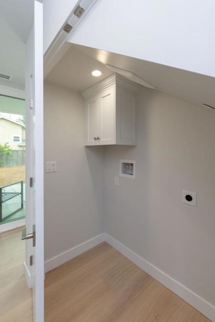 355 30th Avenue, Santa Cruz CA: https://media.crmls.org/mediaz/9384bb5c-a7e4-4954-9041-221742e707bd.jpg