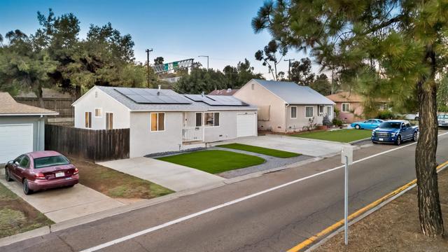 3708 Fairway Dr, La Mesa CA: https://media.crmls.org/mediaz/9384bd55-0250-46ac-b19b-422130667886.jpg