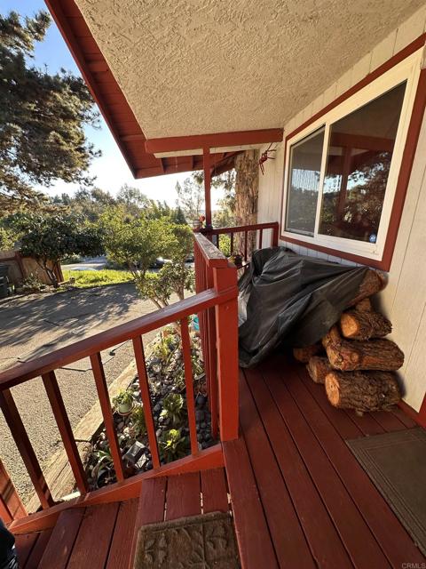 Detail Gallery Image 8 of 15 For 2430 Sunflower Ter, Vista,  CA 92083 - 3 Beds | 2 Baths