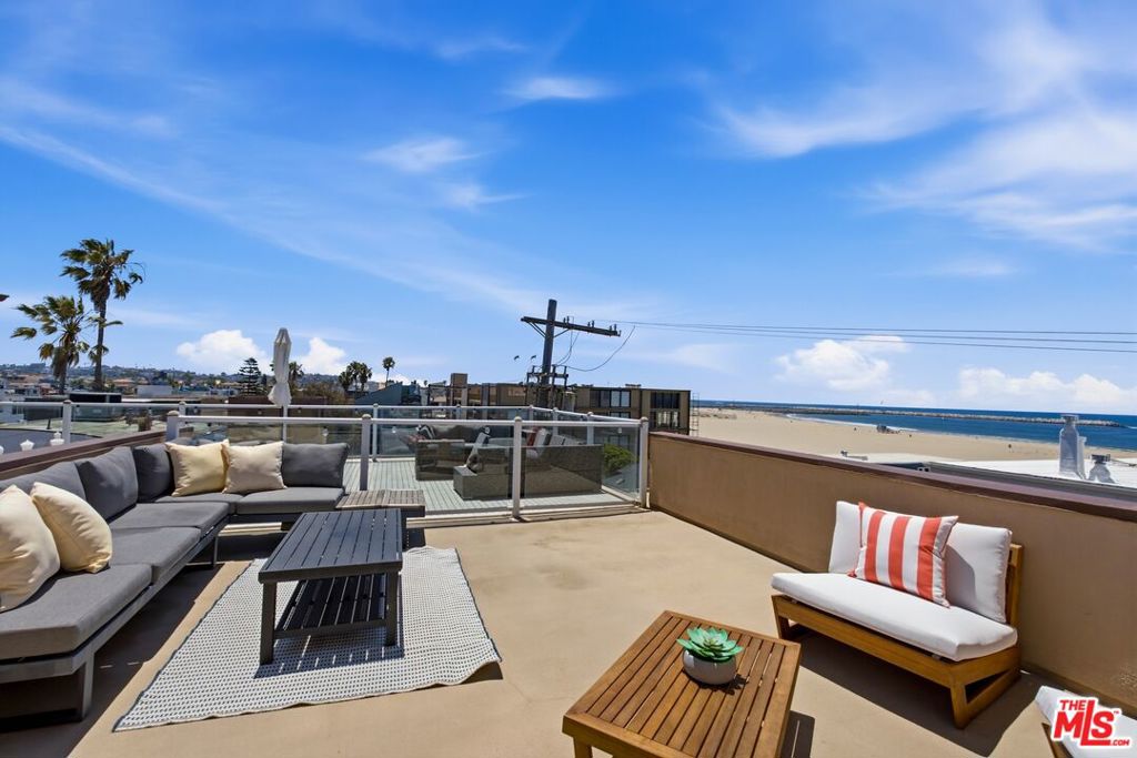 https://media.crmls.org/mediaz/93858bc4-a5ab-4323-8ef2-dcab4d7bf863.jpg?preset=X-Large