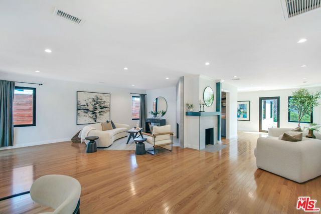 3558 S Muirfield Road, Los Angeles CA: https://media.crmls.org/mediaz/9385c8fe-3362-4f0d-a9fd-7078f272c53d.jpg