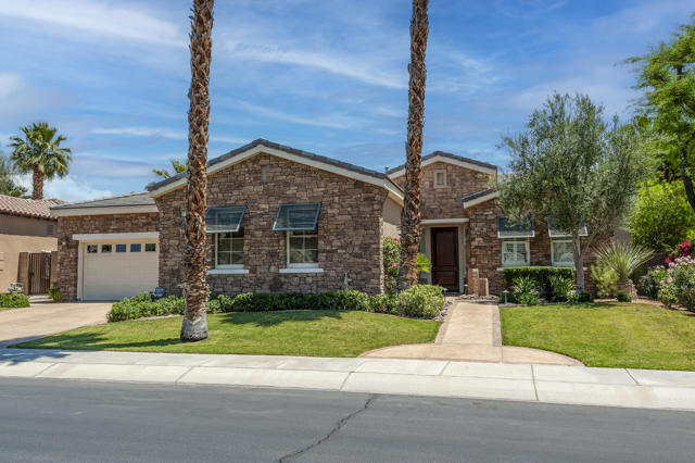 61260 Portulaca Drive, La Quinta CA: https://media.crmls.org/mediaz/938686fc-6e95-4d37-acda-10817587ddb4.jpg