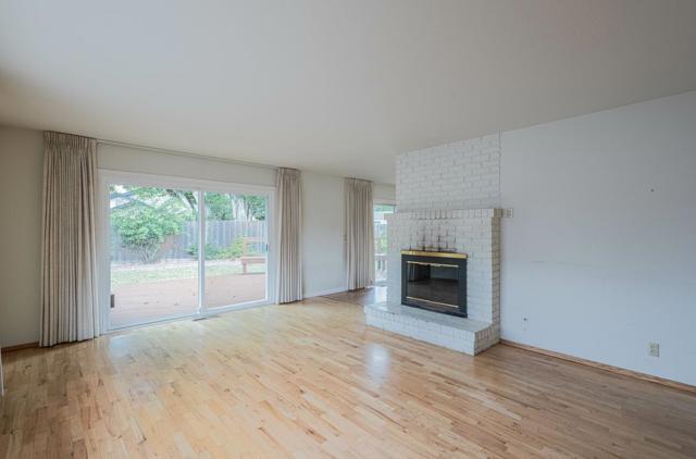 786 Bellarmine Drive, Salinas CA: https://media.crmls.org/mediaz/9386a6b2-3311-4373-bfbc-75626d059ff3.jpg