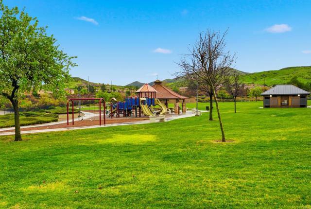 Detail Gallery Image 10 of 48 For 332 Monument Pkwy, Perris,  CA 92570 - 5 Beds | 5 Baths