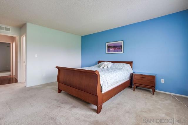 1976 Fairway Circle, San Marcos CA: https://media.crmls.org/mediaz/9387eb66-a6f6-4f44-a374-c20aab20e1fa.jpg
