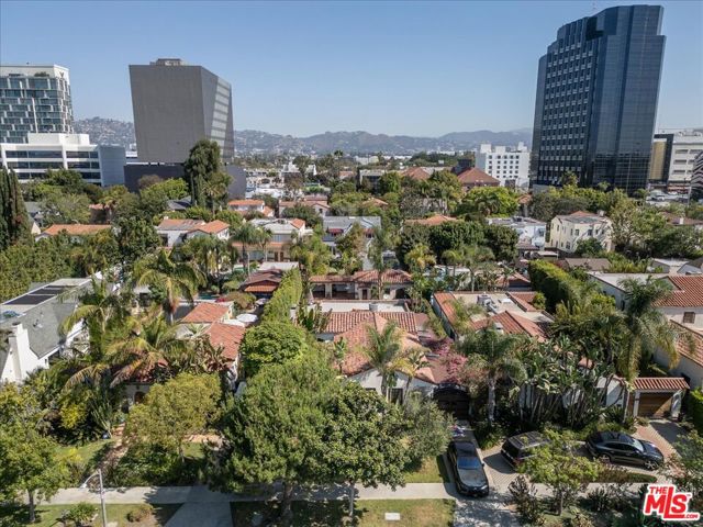 6119 Del Valle Drive, Los Angeles CA: https://media.crmls.org/mediaz/9387feda-2d76-401d-b721-c7d10199fc41.jpg