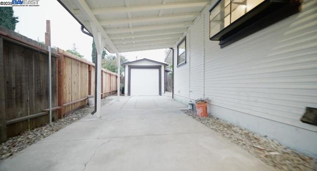 415 W 9Th St, Antioch CA: https://media.crmls.org/mediaz/938861ba-3b98-49dc-a51d-3f50b36256c9.jpg