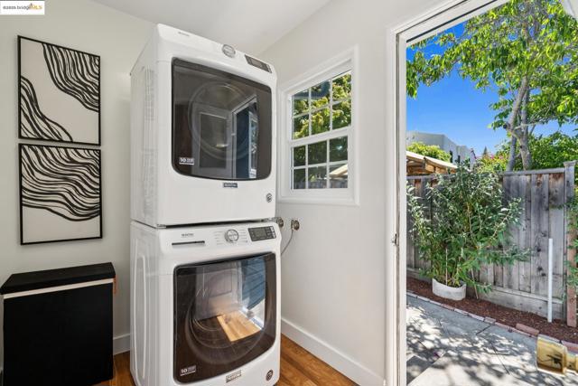 4332 Hyacinth Ave, Oakland CA: https://media.crmls.org/mediaz/9388ab28-6fe5-4b63-8e28-bca008fac249.jpg